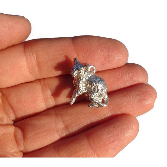 Hand Carved 925 Sterling Silver Cat Pendant, Handcrafted Cat Lovers Collectable - Picture 1 of 6